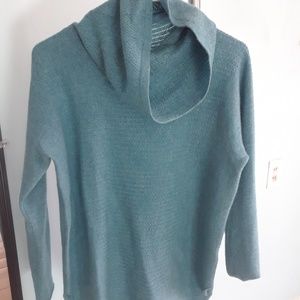 100% cashmere sweater size small ( fits like med)